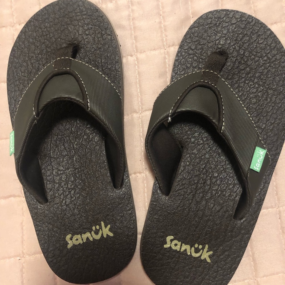 NWOT - never worn boys sanuk  flip flops - dark brown - size 13/1